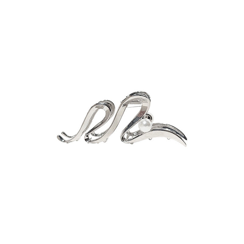 Oversized Pearl Wave Claw Clip