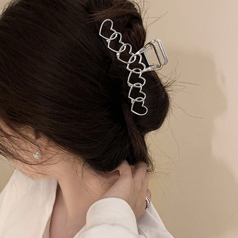 Oversized Pearl Wave Claw Clip