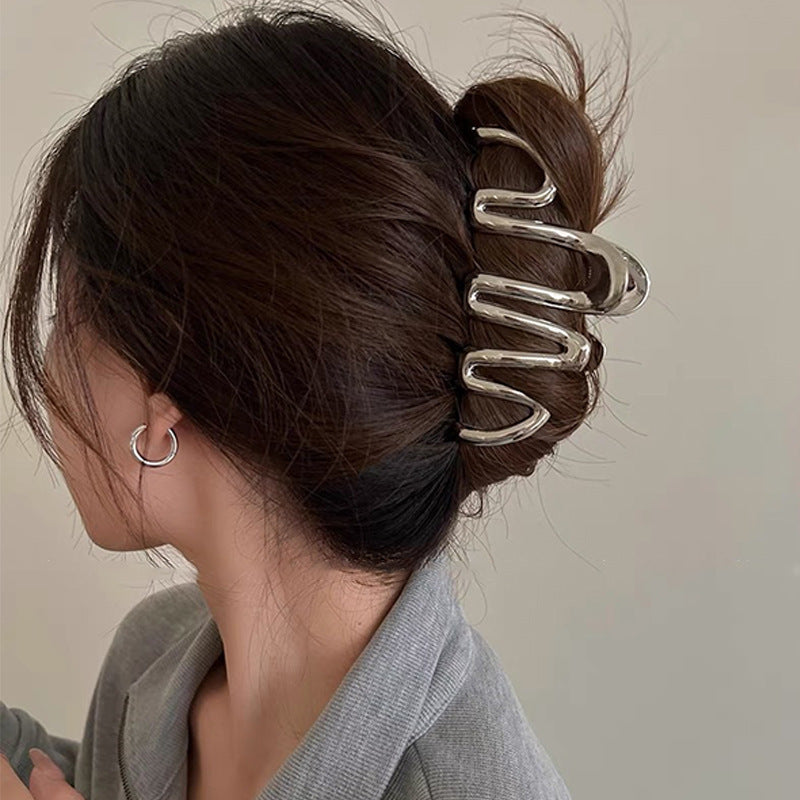 Oversized Pearl Wave Claw Clip