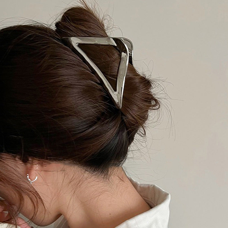 Oversized Pearl Wave Claw Clip