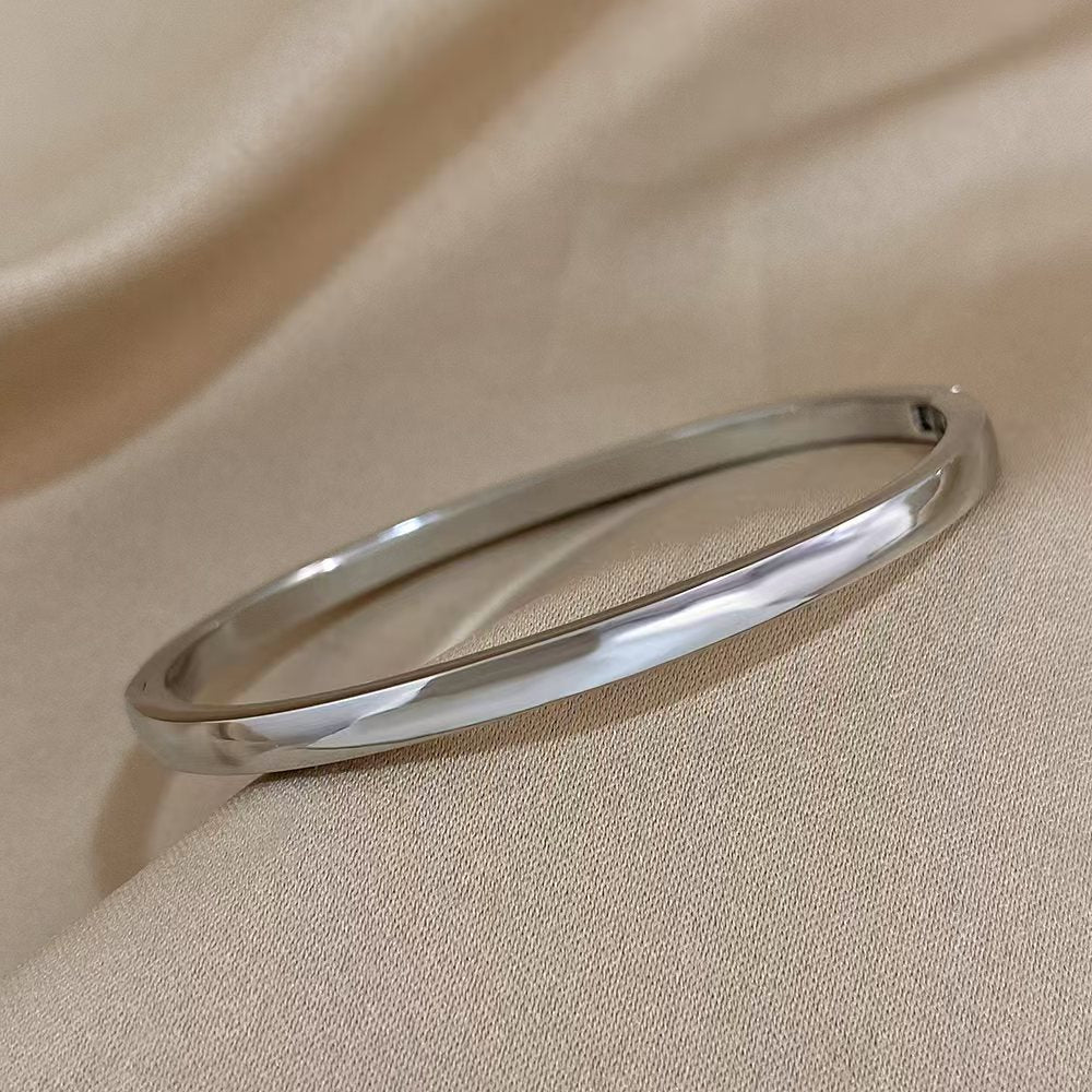 Simple Glossy Curved Solid Oval Bracelet