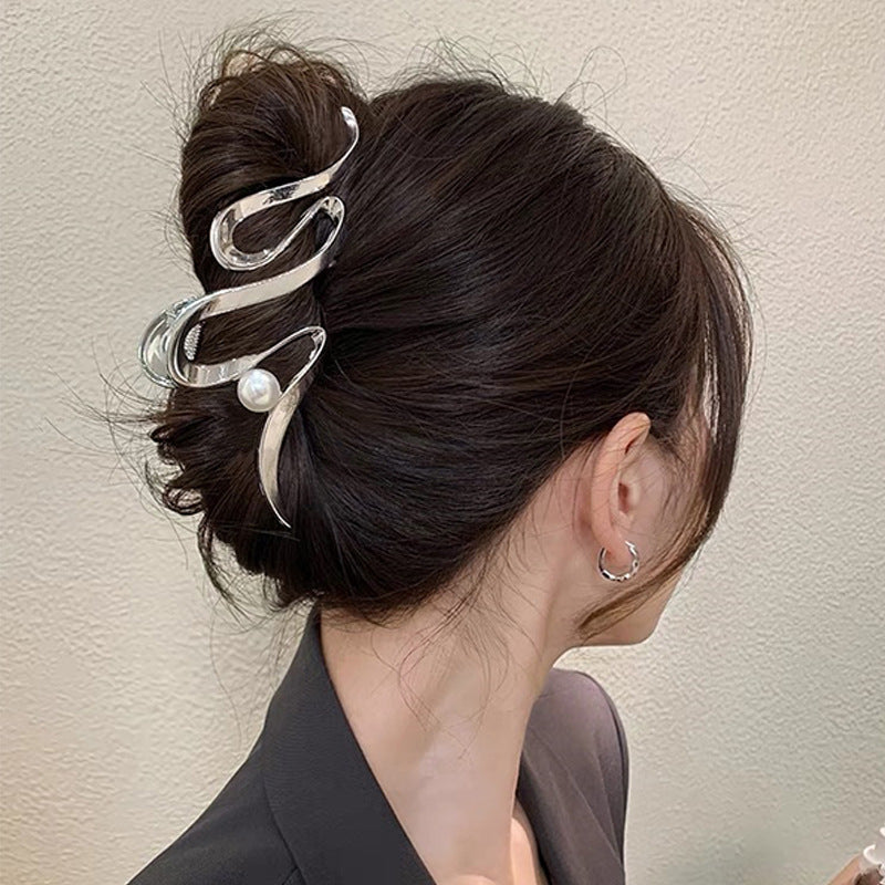 Oversized Pearl Wave Claw Clip