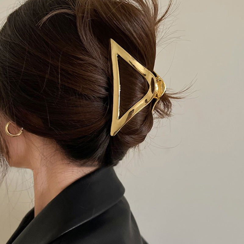 Oversized Pearl Wave Claw Clip